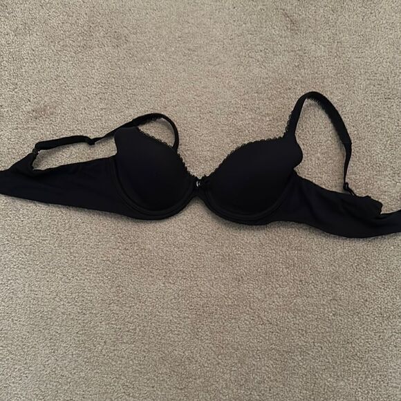 Victoria Secret 32A lightly lined bra - Picture 1 of 3